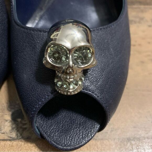 Alexander McQueen Skull Peep-toe Pumps - Picture 7 of 14